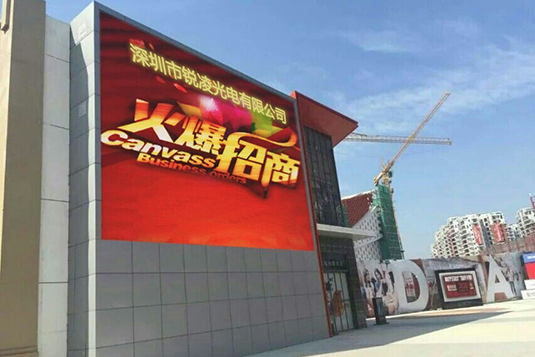 廣東梅州萬達廣場戶外全彩LED顯示屏 深圳市銳凌光電點亮城市商業新地標